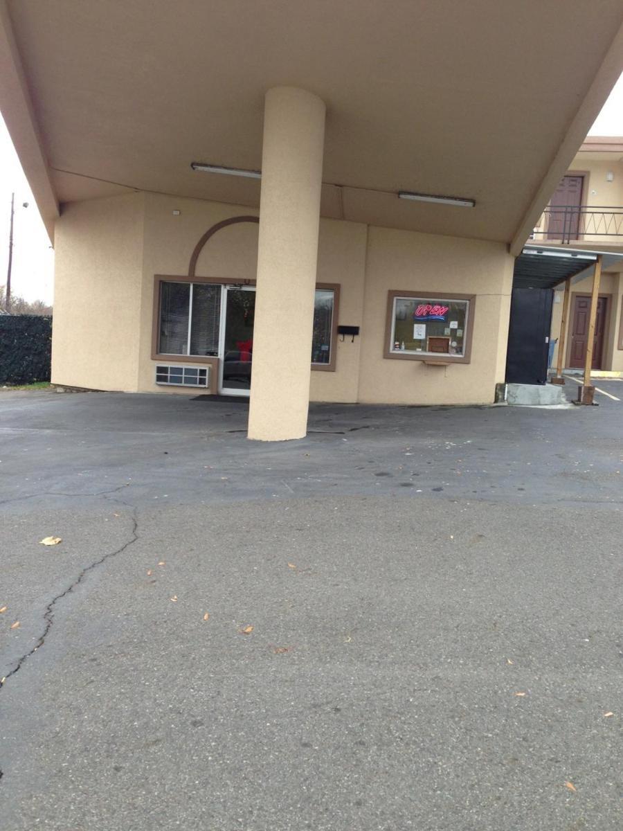 Economy Inn Hot Springs Exterior photo